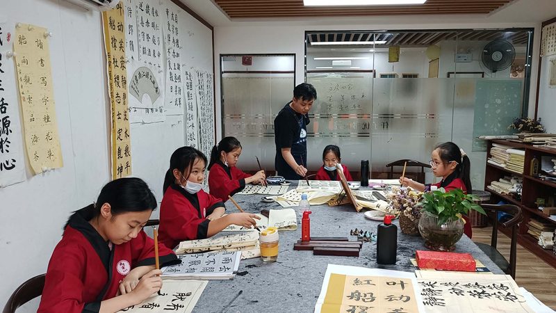 考研辅导班的收费通常由以下几个部分构成：