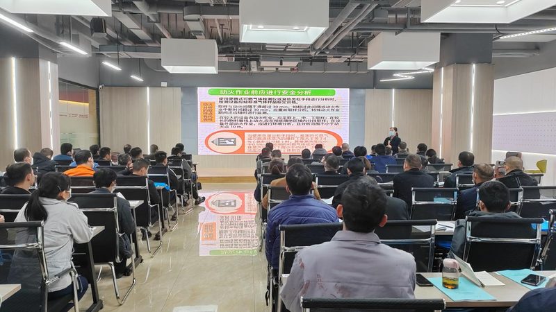 叉车培训，周末班如何选择？**