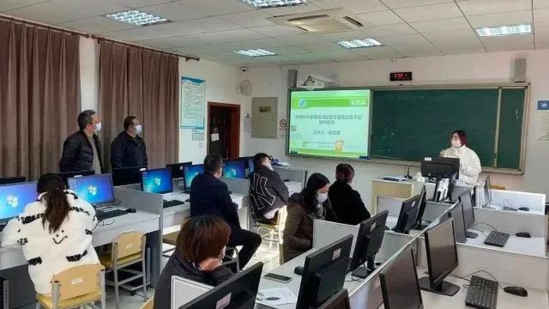成人教育自考与成考：两种途径的优劣势解析