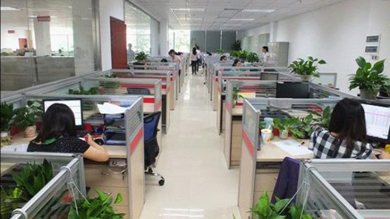 报考心理咨询师需要具备一定的学历要求。根据不同级别，学历要求如下：